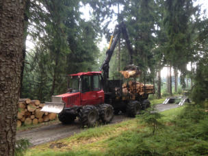 Rckung von Brennholz mit unserem Valmet 840